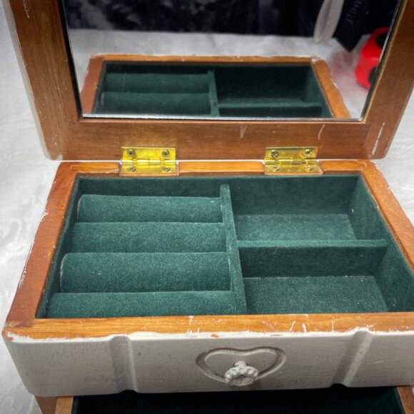 Vintage Refurbished Painted Wooden Jewely box 7”x 4.5” x 3.75” Green Velvet Inte - Picture 3 of 7